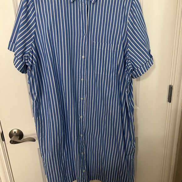 Old Navy Dresses & Skirts - Blue Striped shirt dress from old navy